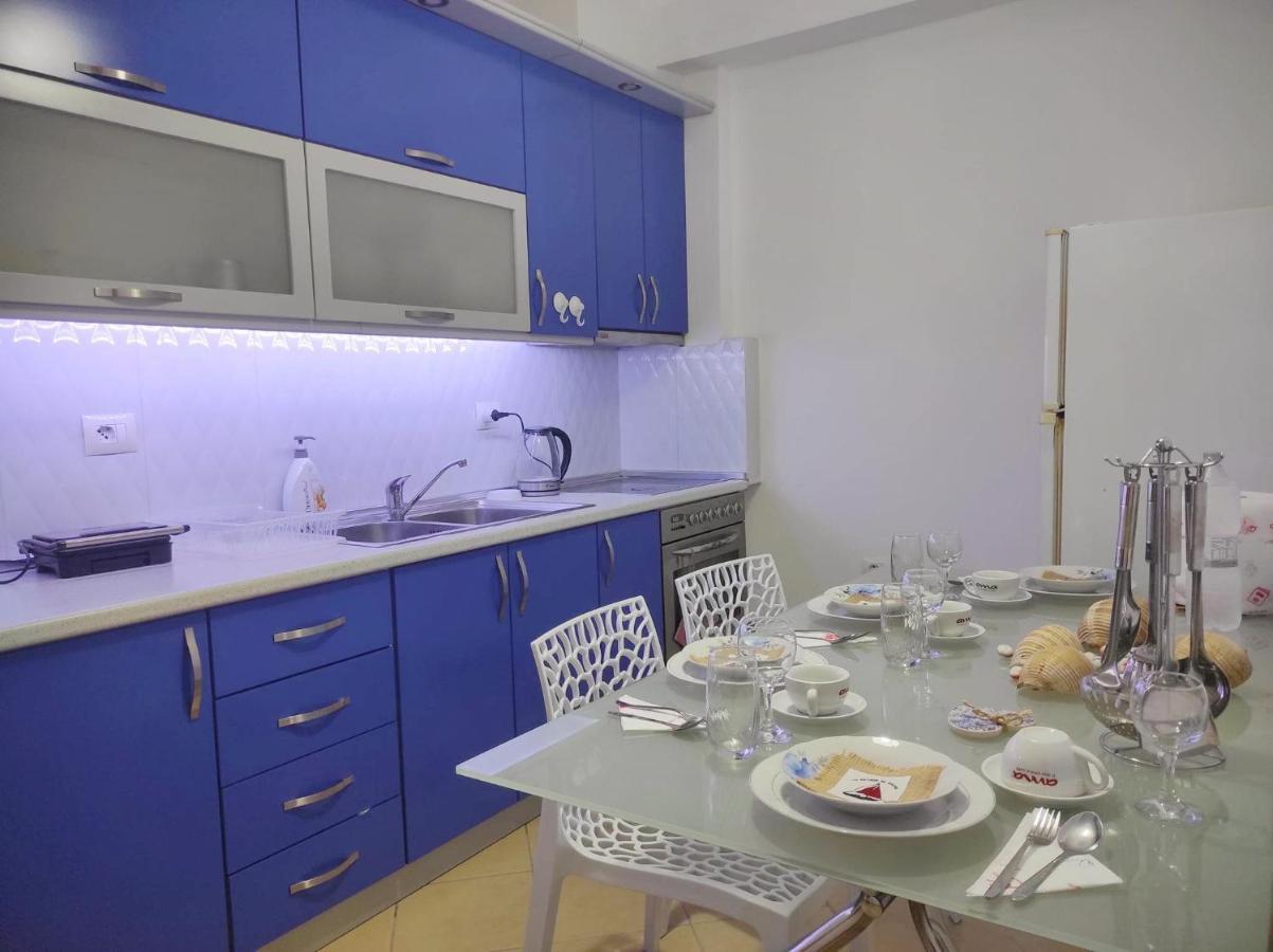 Coastal Retreat - Beach Apartment Влёра Экстерьер фото