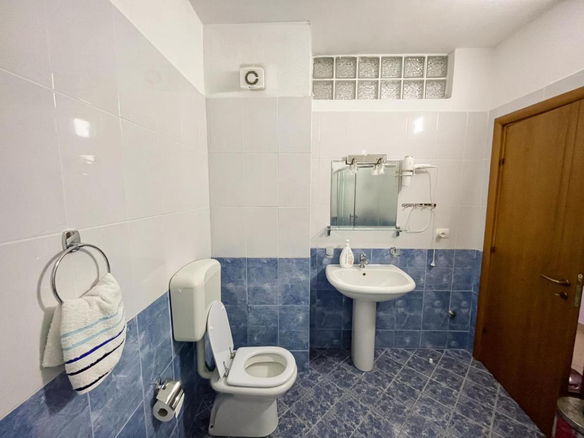 Coastal Retreat - Beach Apartment Влёра Экстерьер фото